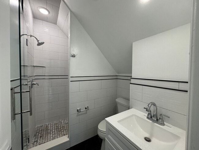 Building Photo - Stylish 3-Bedroom Home in Hackensack, NJ for Rent