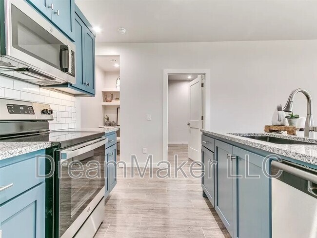 Building Photo - 2815 Clifton Ter