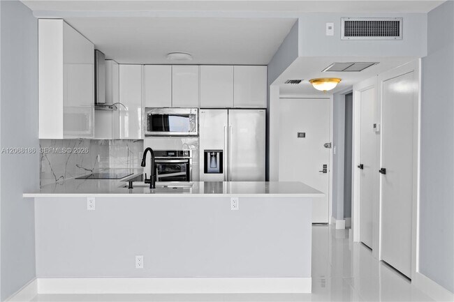 Building Photo - 20335 W Country Club Dr