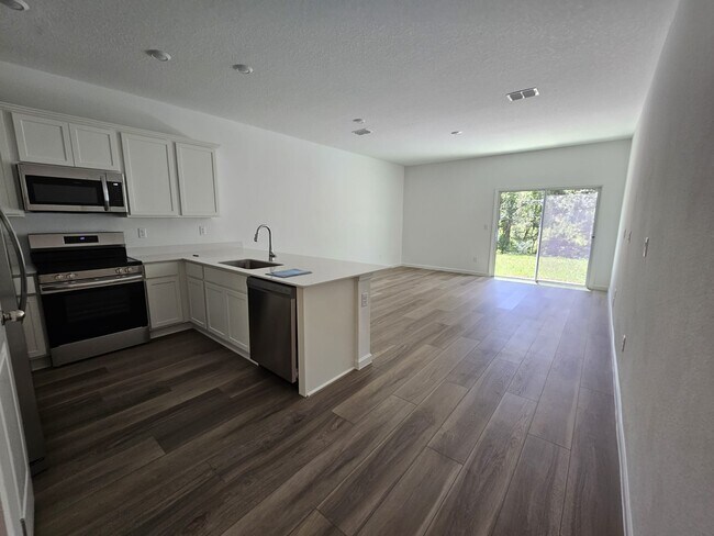 Building Photo - 717 Holly Lakes Dr