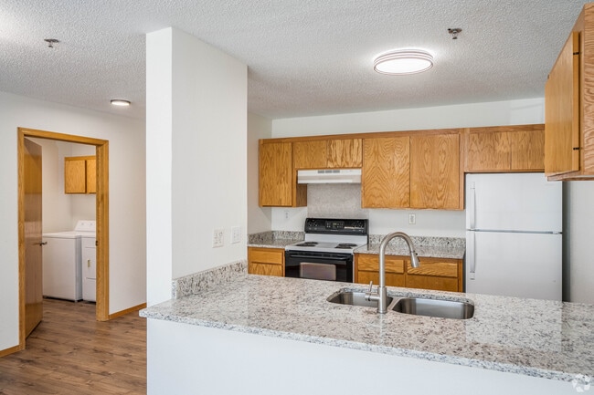 Building Photo - Rosoto Villa on Roselawn