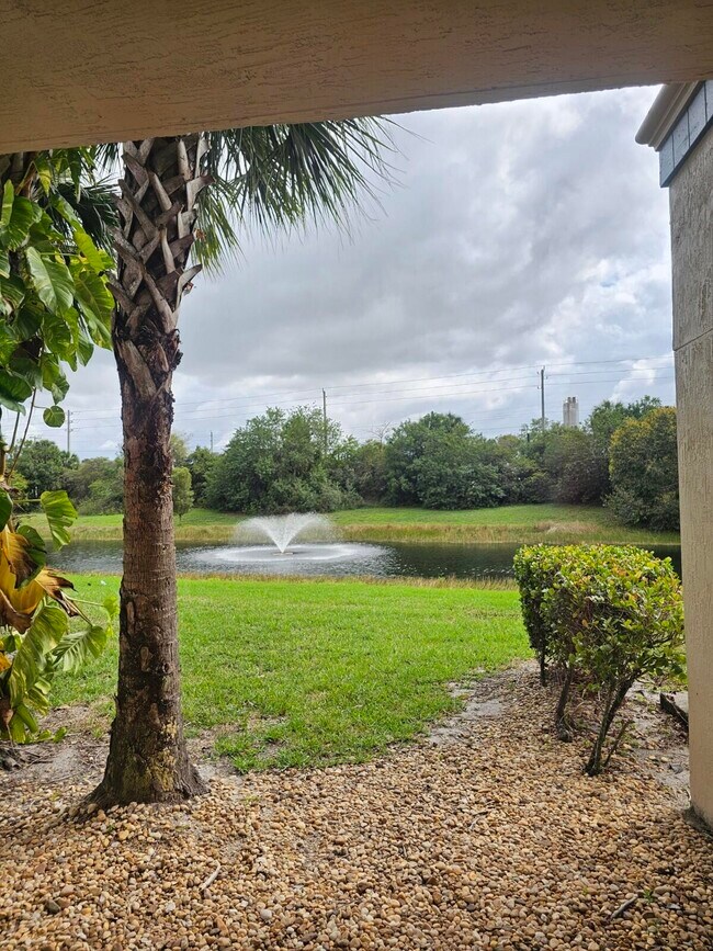 Building Photo - 1063 Golden Lakes Blvd