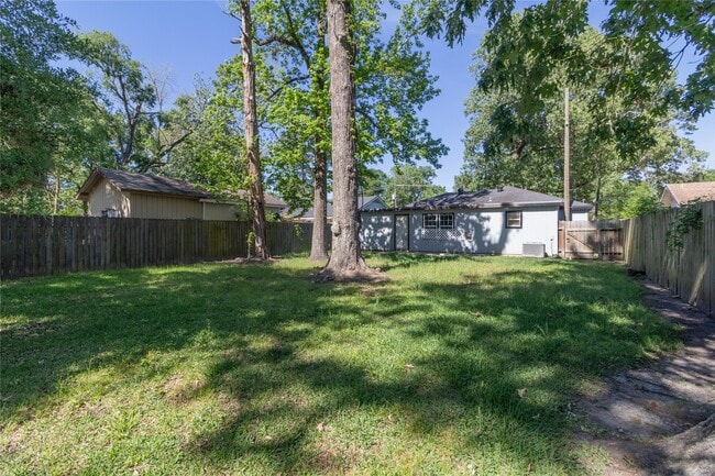 Building Photo - 4425 Harding Dr