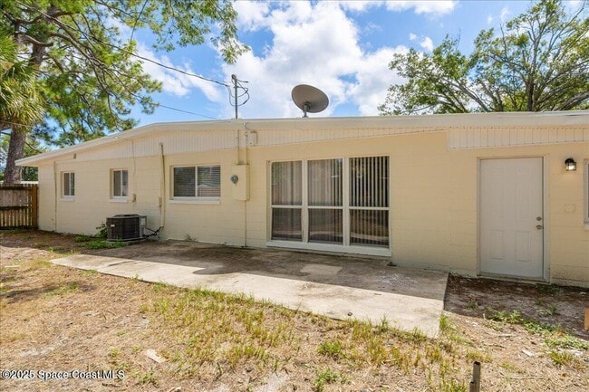Building Photo - 1104 Azalea Ln