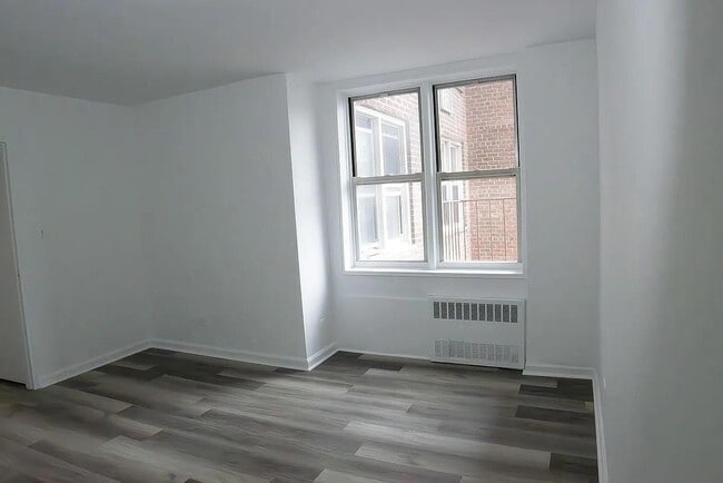 Building Photo - 31-85 Crescent St