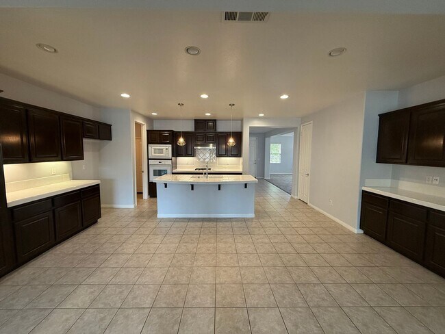 Building Photo - Elegant 4-Bedroom, 3-Bathroom Home with 3-...