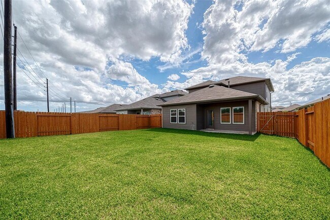 Building Photo - 24330 Elmwood Falls Dr