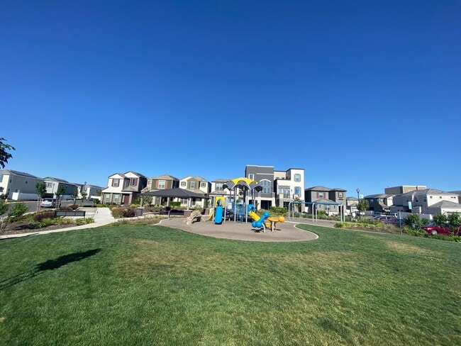 Building Photo - Newer Single Family Home in West Sacramento