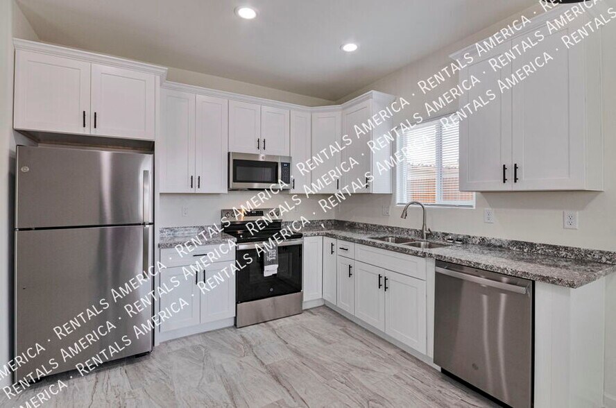 Building Photo - 3727 N Stone Ave