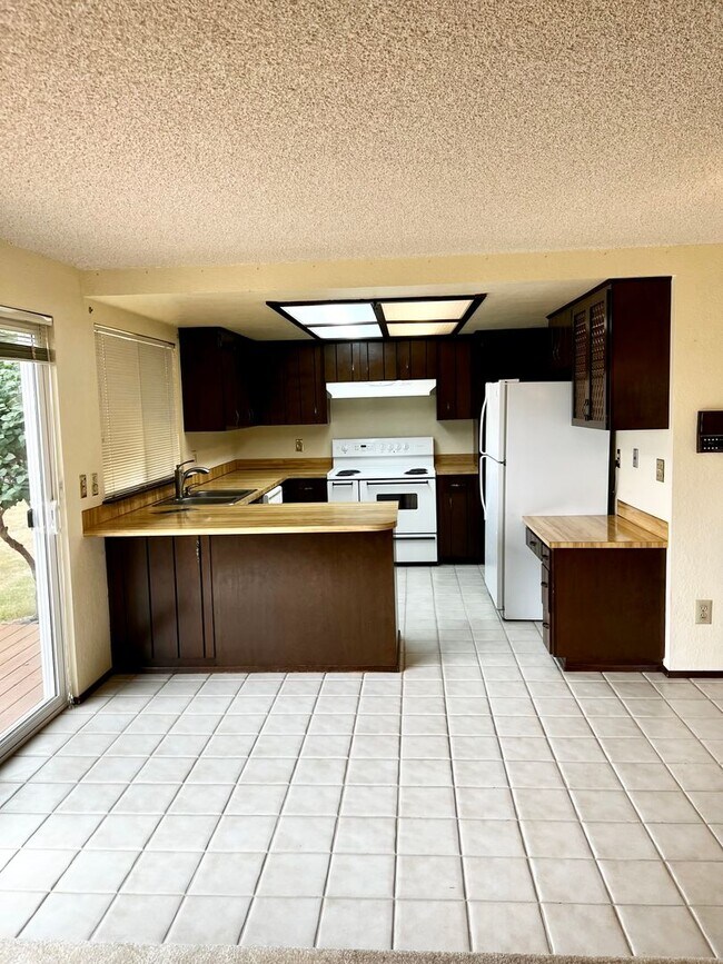 Building Photo - Beautiful home with a view in Bremerton.