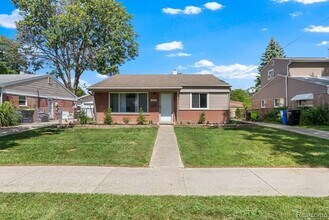 Building Photo - Gorgeous Madison Heights Gem!