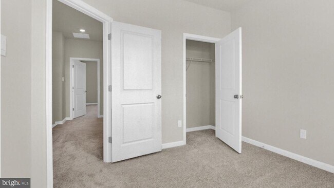 Building Photo - 331 Ensemble Wy