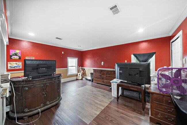 Building Photo - 18702 Dennington Dr