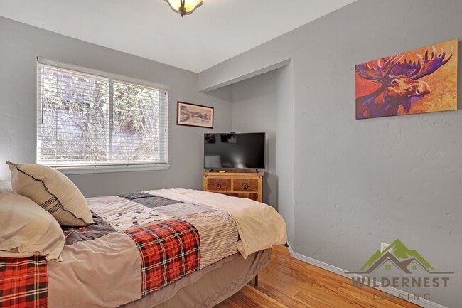 Building Photo - WINTER RENTAL, Utilities included- Gorgeous Townhome with Garage