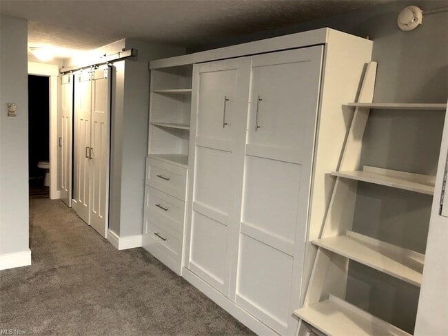 Building Photo - 6000 Nob Hill Dr