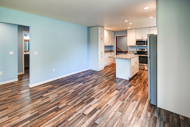 Building Photo - Broadway Drive - Sun Prairie