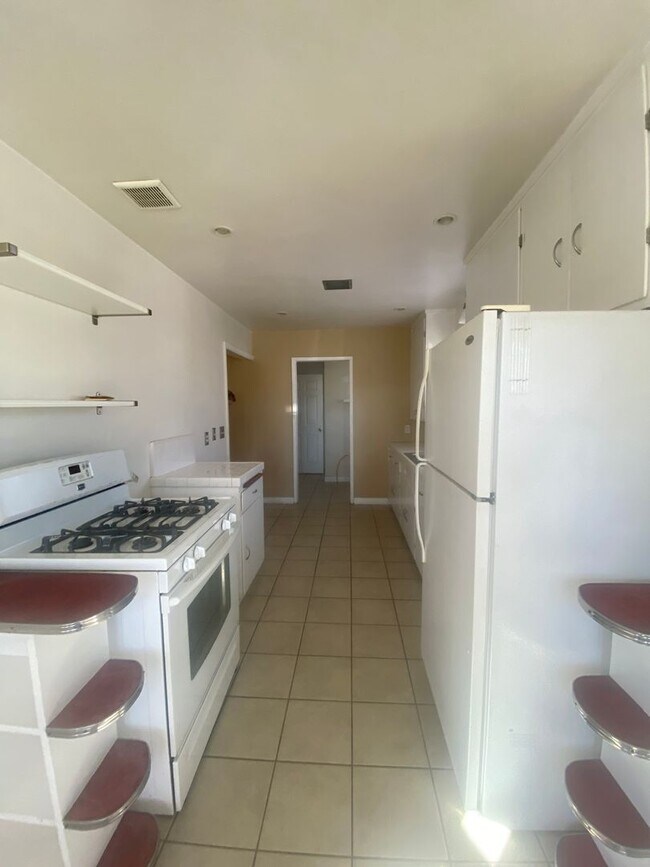 Building Photo - 409 E Puente St