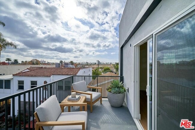 Building Photo - 1108 Queen Anne Pl