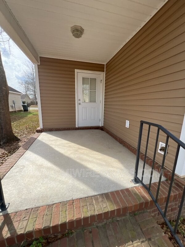 Building Photo - 214 Winterberry Way