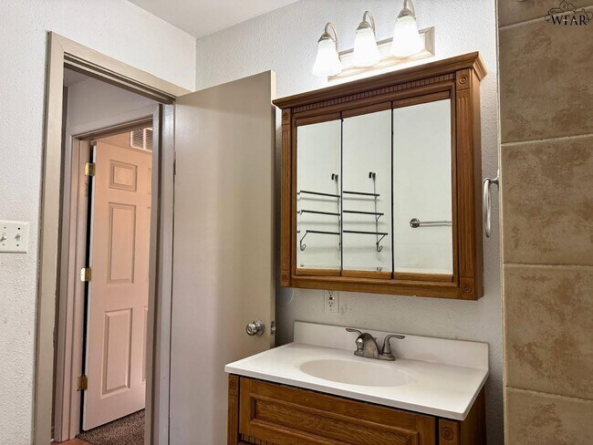 Building Photo - 703 Pecan St