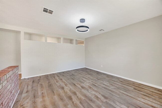 Building Photo - 9611 Highmeadow Dr