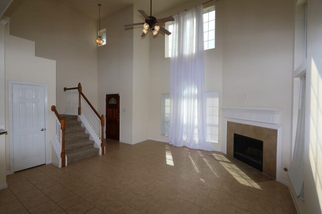 Building Photo - 7555 Autumn Sun Dr