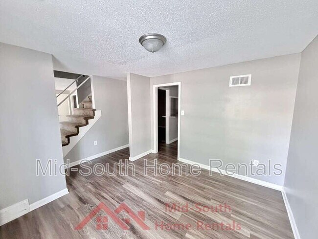 Building Photo - 1733 Gowan Dr