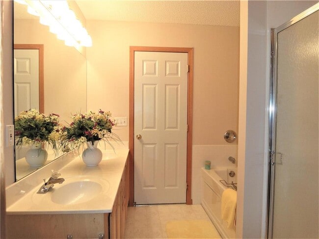 Building Photo - 9204 Holly Ln N