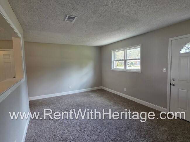 Building Photo - Awesome 3 bd/ 1.5 Bath Brick Front Ranch / No Steps / Totally Renovated / Great Location