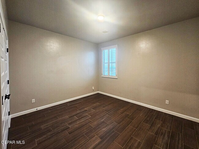 Building Photo - 13185 Tiverton Rd