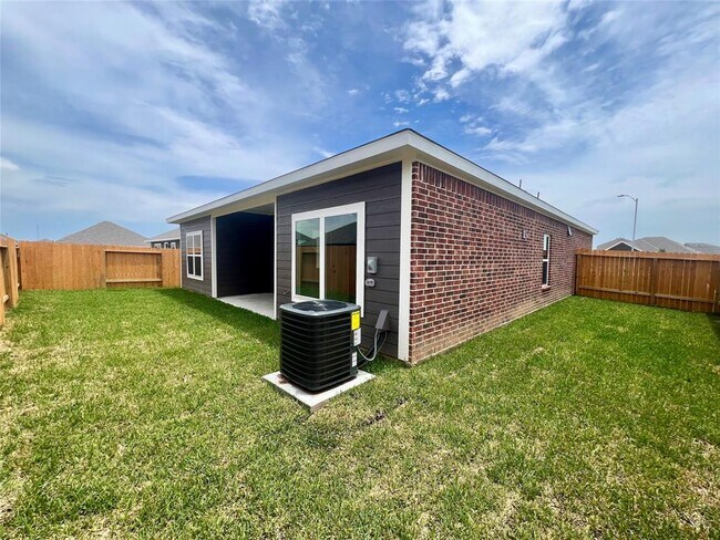 Building Photo - 208 Summit