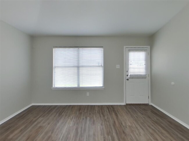 Building Photo - 19010 Sunburst View Dr