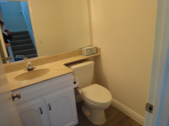 Building Photo - 613 Cedar Pl