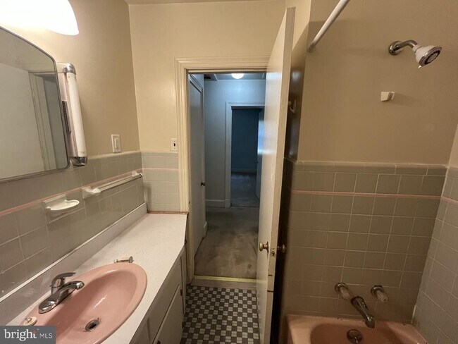 Building Photo - 4906 Hood Dr