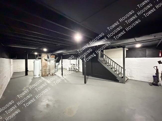Building Photo - 99 Custer St