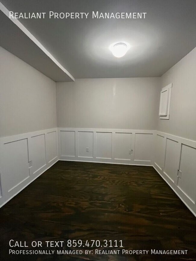 Building Photo - 353 Chase Pl