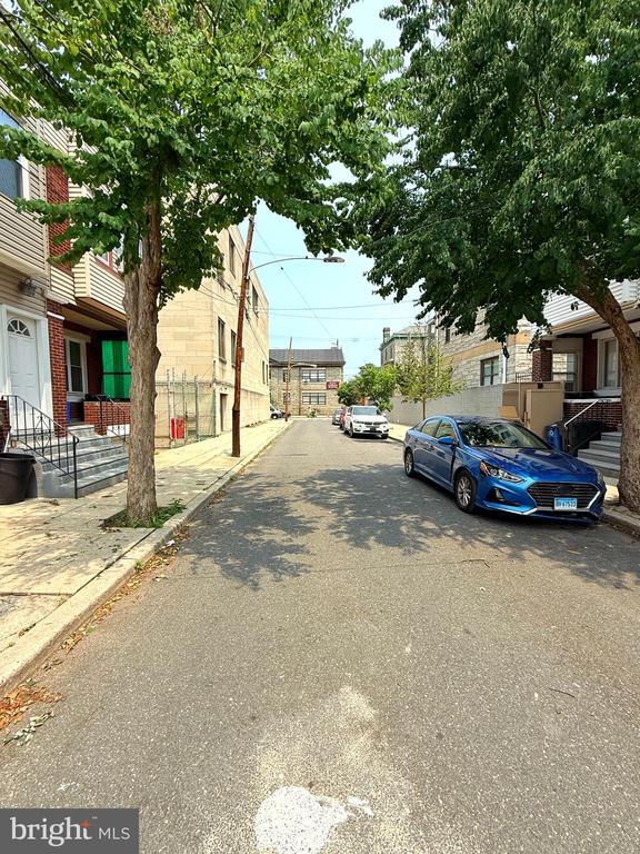 Building Photo - 1520 S Myrtlewood St