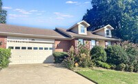 Building Photo - 4 Bed/2.5 Bath Home with Garage / Pet-Frie...