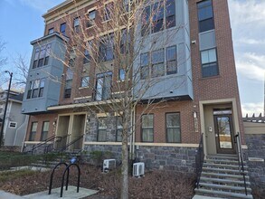 Building Photo - 820 Fern Pl NW