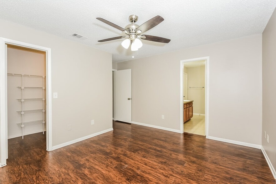 Building Photo - 534 S Sundance Dr