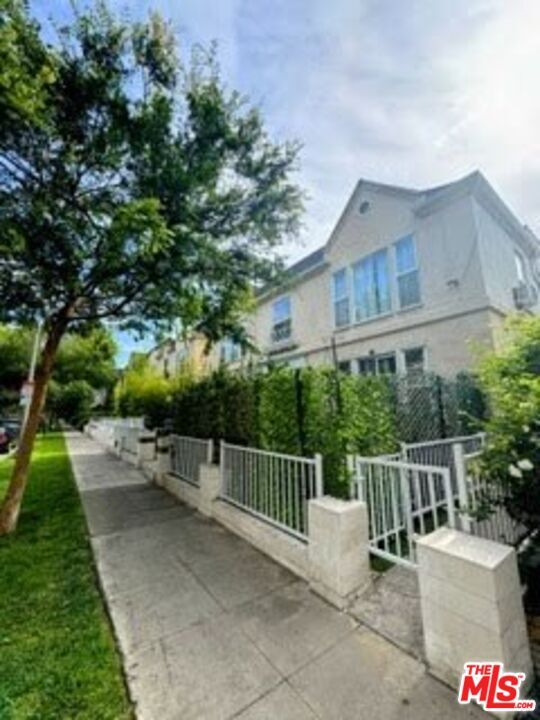 Building Photo - 133 Crescent Dr