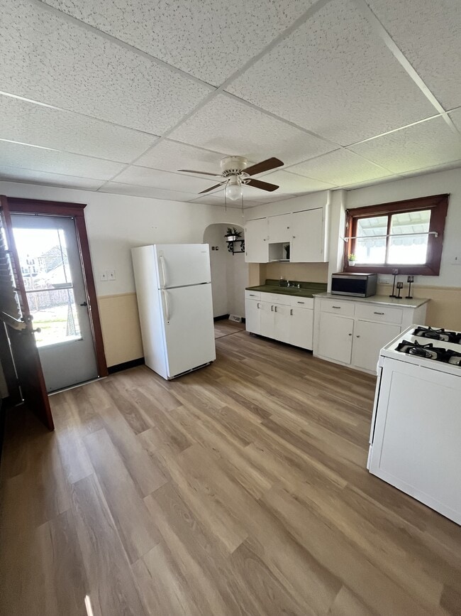 Building Photo - 239 Poplar St