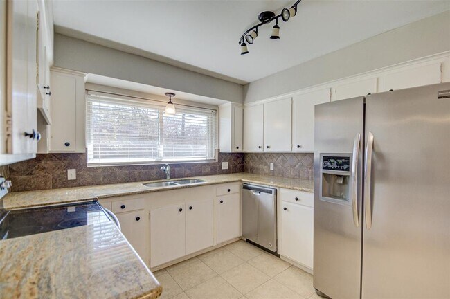 Building Photo - 2318 Haverhill Dr