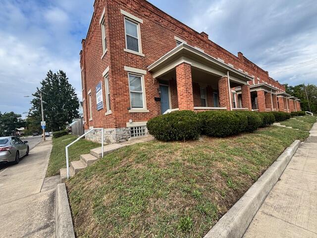 Building Photo - 880 E Whittier St