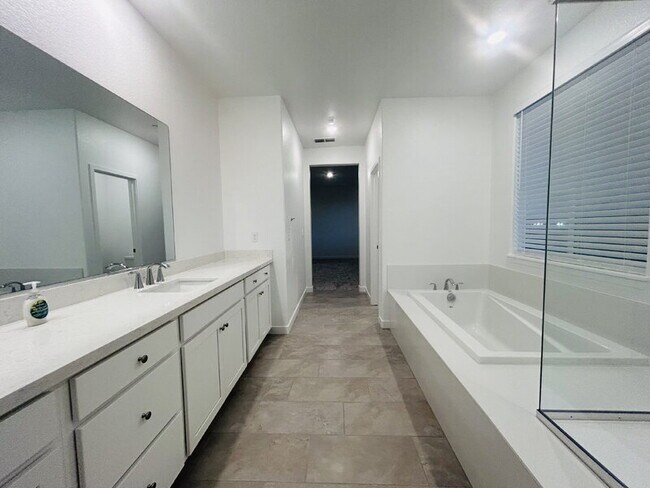 Building Photo - 3760 Oyster Pt Wy