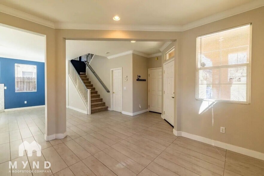 Building Photo - 5325 Dunlay Dr
