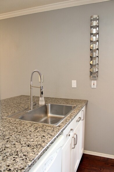 Building Photo - 4410 SW Appletree Pl