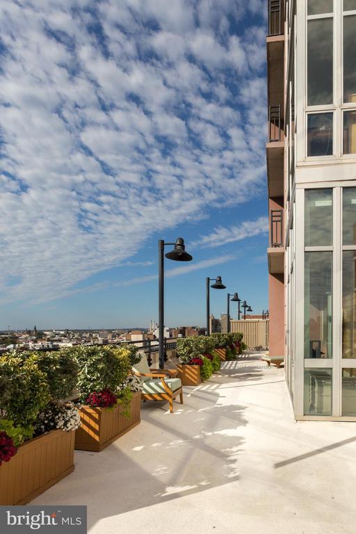 Building Photo - 440 S Broad St