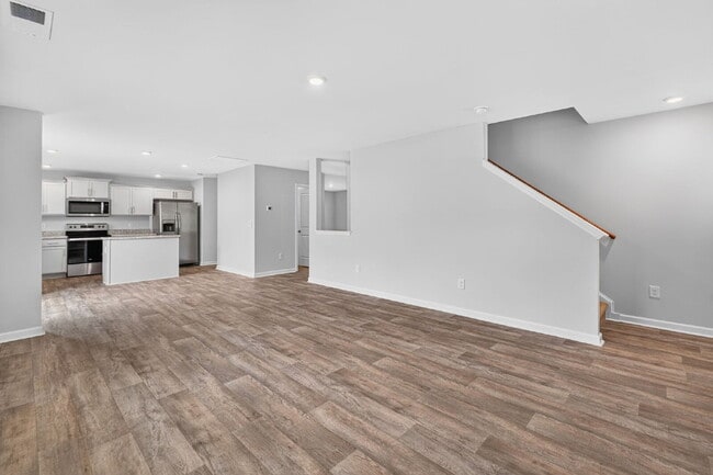 Building Photo - Experience Spacious Comfort: 3-Bedroom Home with 2.5 Baths.