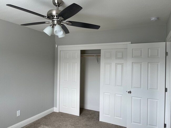 Building Photo - Beautiful 4 Bedroom 3 Bathroom with a pool